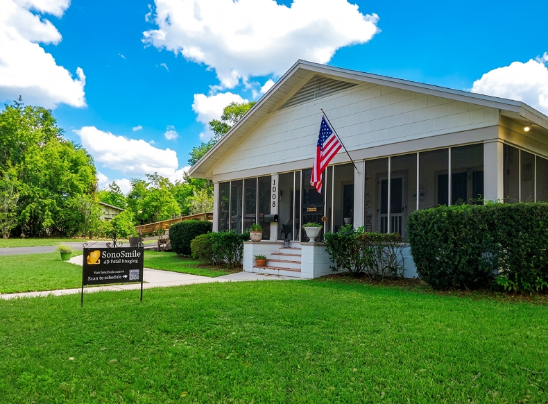 Picture of the front of Loving Arms Birth and Wellness Center, where SonoSmile ultrasound is performed.